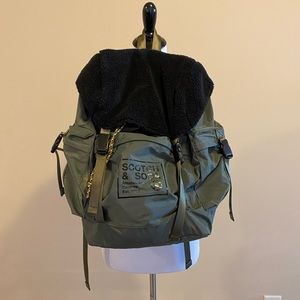 Unisex bag pack. Excellent condition, only used few times